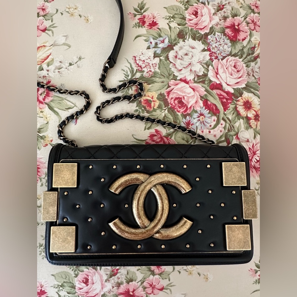 Authentic Chanel Purse. - Picture 3 of 12